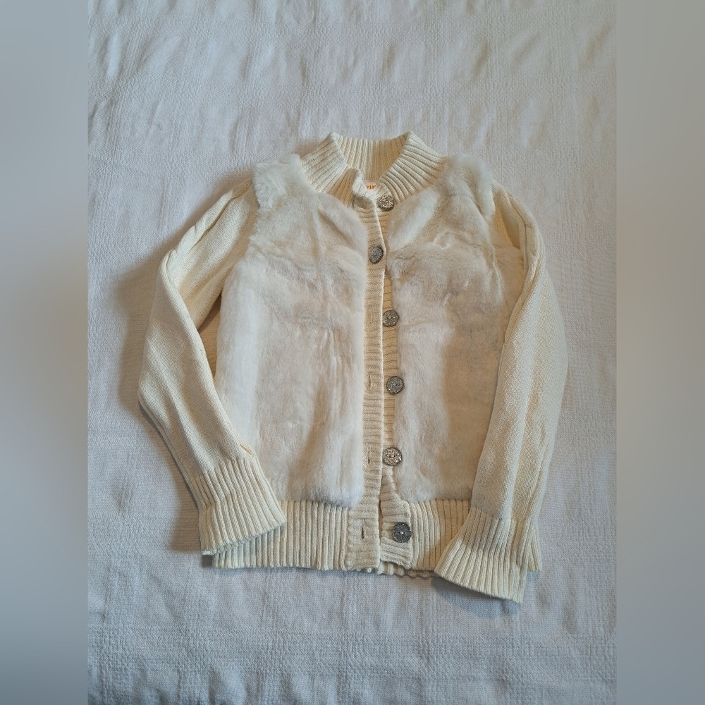 Gymboree girls size 7/8 cream sweater faux fur on the front, silver buttons EUC